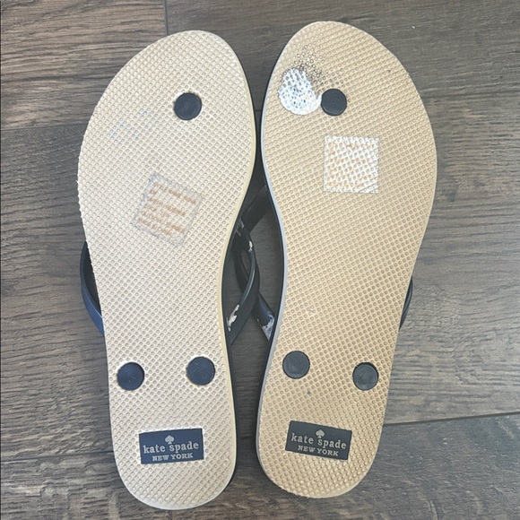 Kate Spade Nova Leopard Print Flip Flop Sandals with Black Bow - Picture 4 of 4